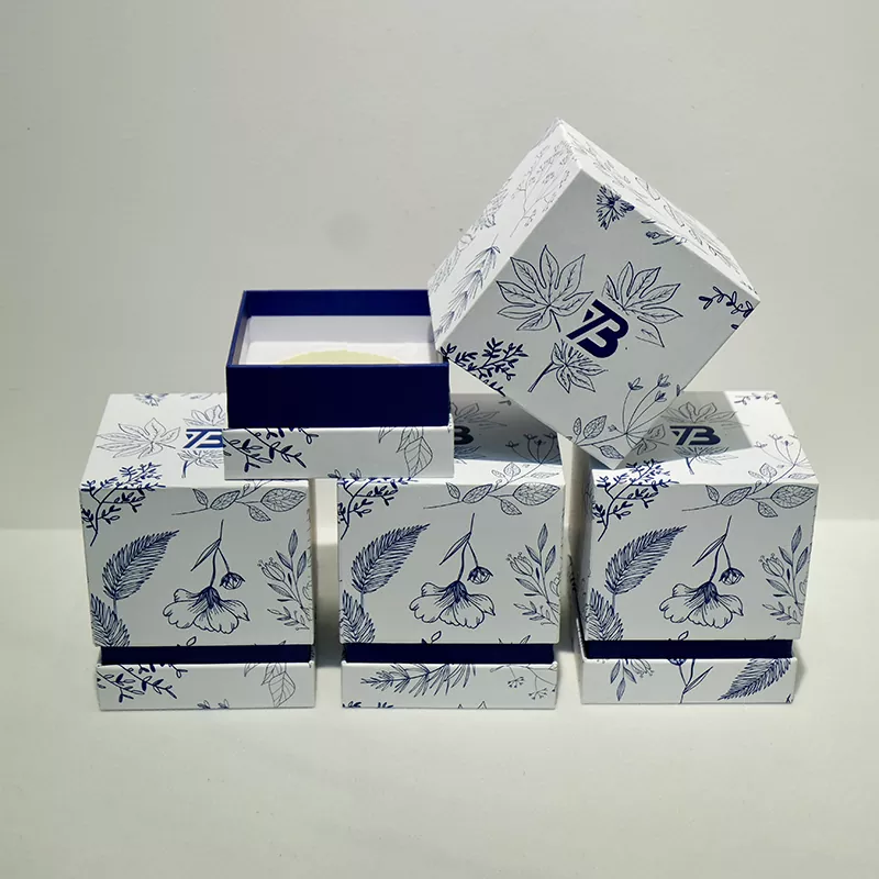 蓋付きギフトボックスにはどのような素材が使用されますか?