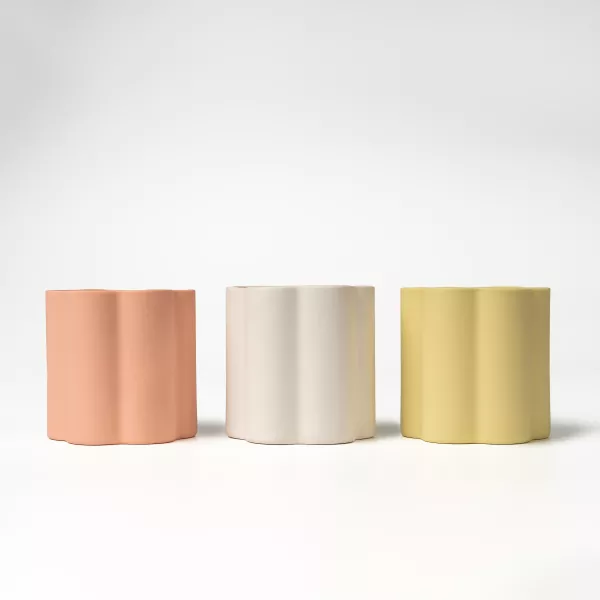 芸術的なフローラルエッジセラミックキャンドルホルダー