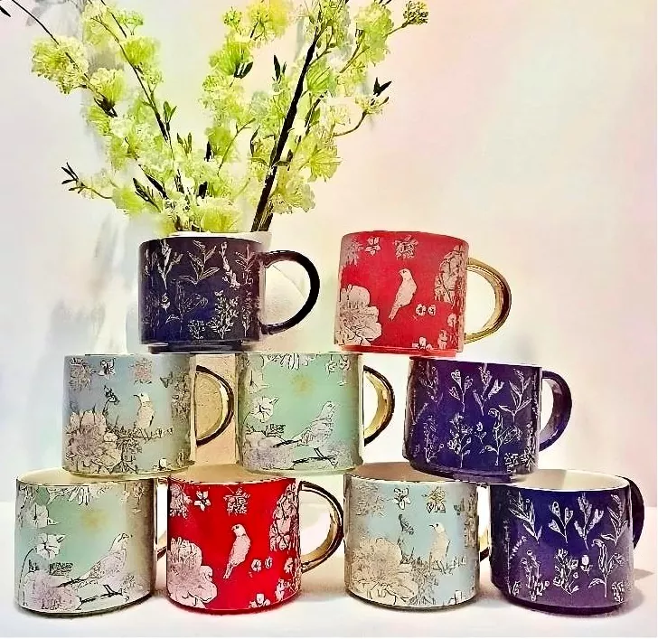 電気めっきゴールドハンドルを備えたセラミックマグカップ