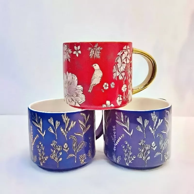 電気めっきゴールドハンドルを備えたセラミックマグカップ